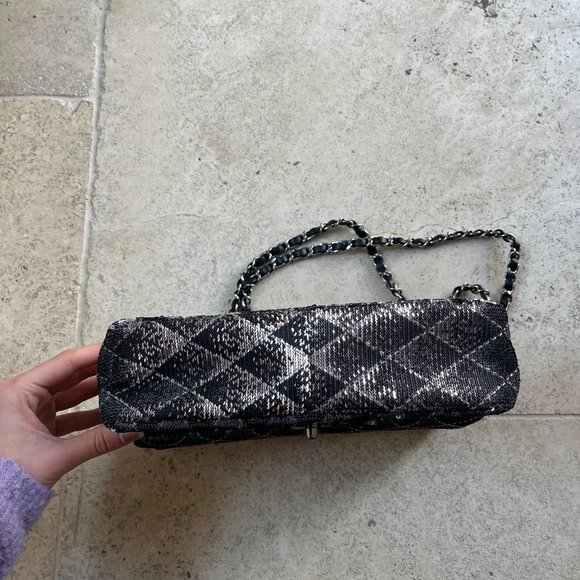 Chanel Large Sequins Flap Purse with chain strap - Picture 6 of 8